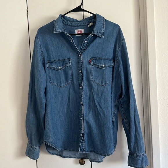 Levi’s Ultimate Western Denim Shirt - Picture 4 of 7